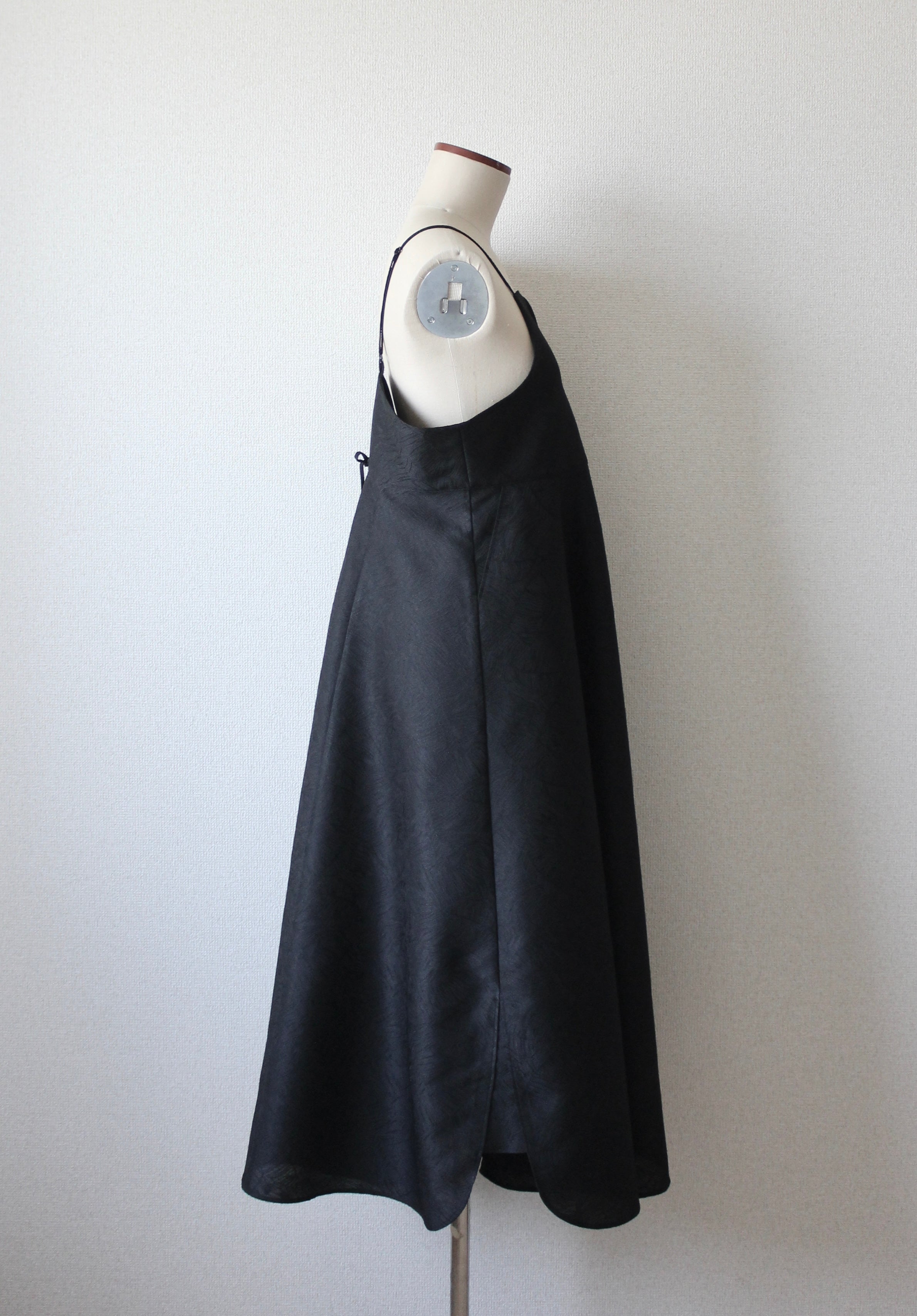 ワンピース MAKUSA vase camisole dress - black - vase camisole dress - black - 【12月下旬〜1月中旬お届け予定】 – MAKUSA
