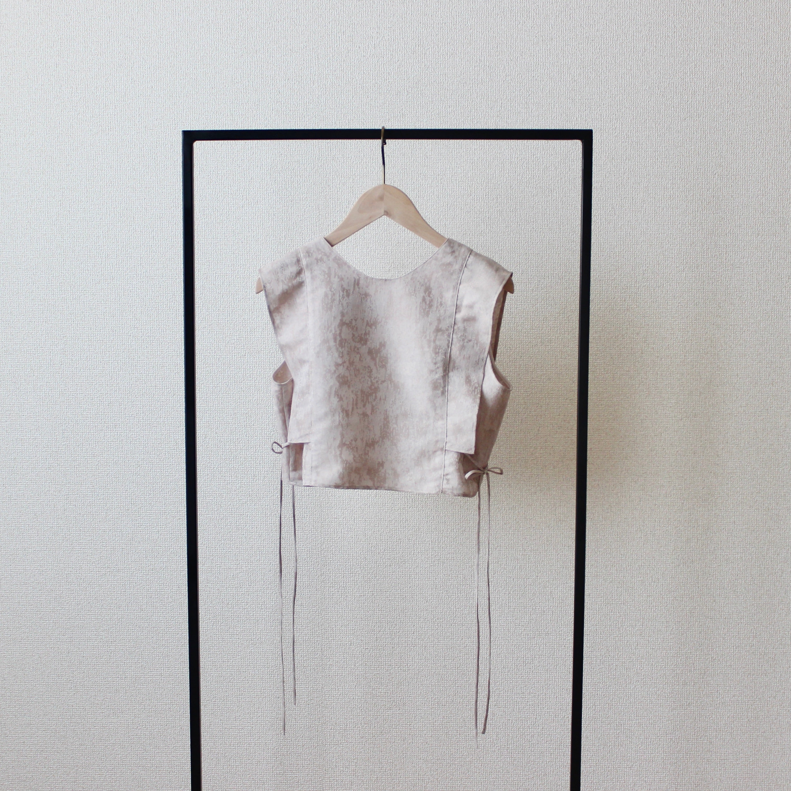 // side string vest - milk tea - 【10月中旬〜下旬お届け予定】