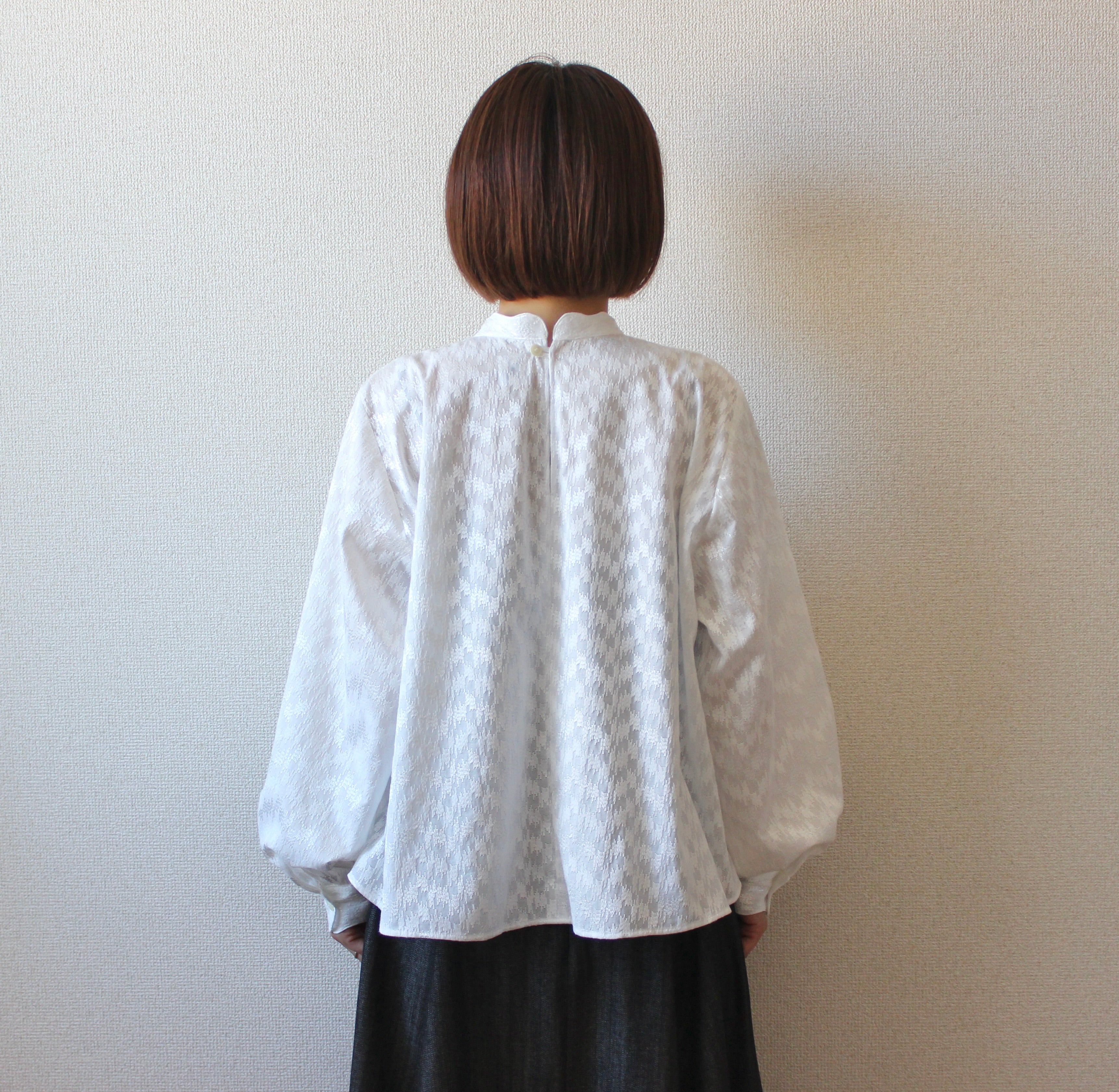 // wave collar blouse - white - 【12月下旬〜1月中旬お届け予定】