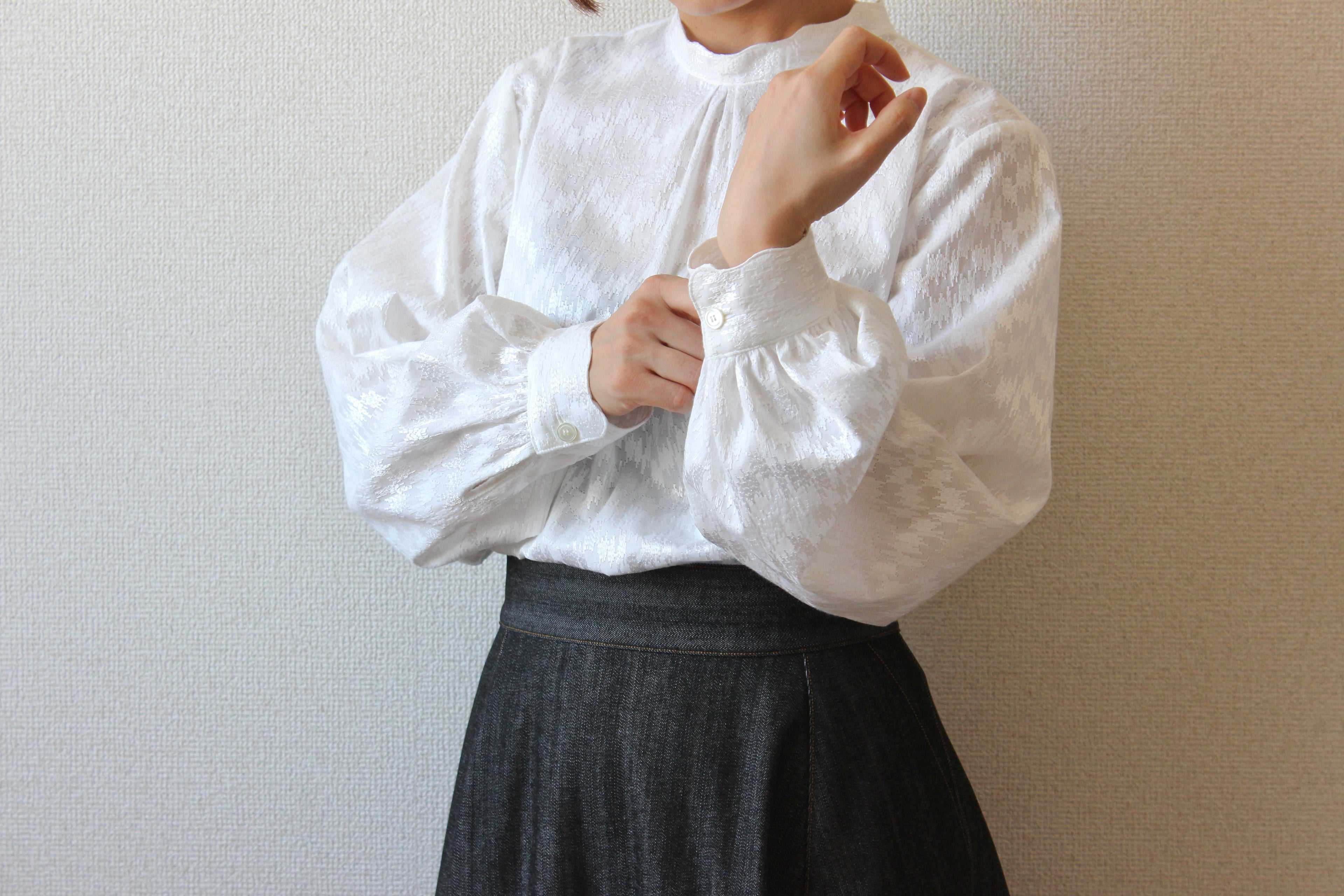 // wave collar blouse - white - 【12月下旬〜1月中旬お届け予定】