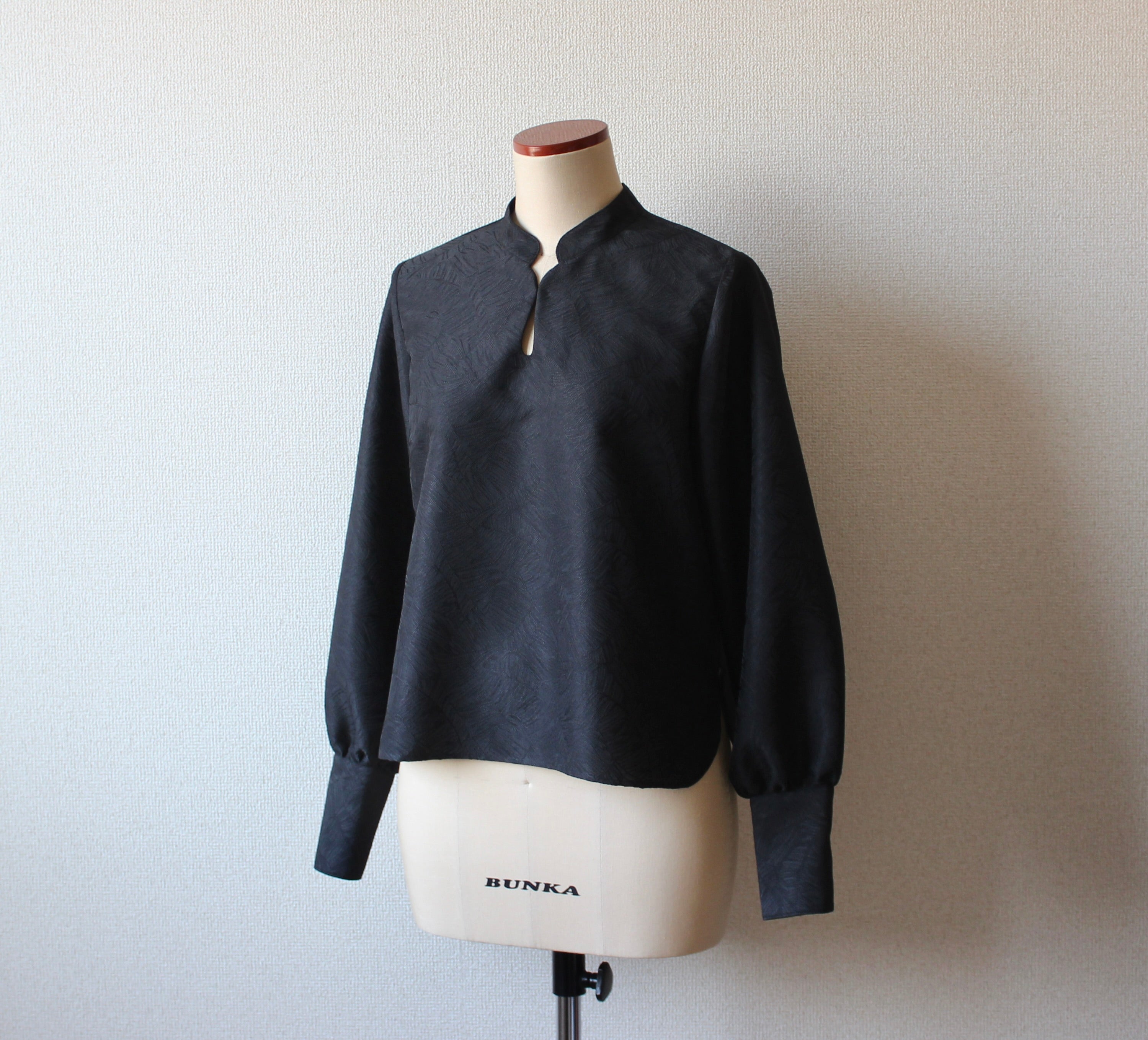 // gourd neck blouse (long sleeve) - black - 【10月中旬〜下旬お届け予定】