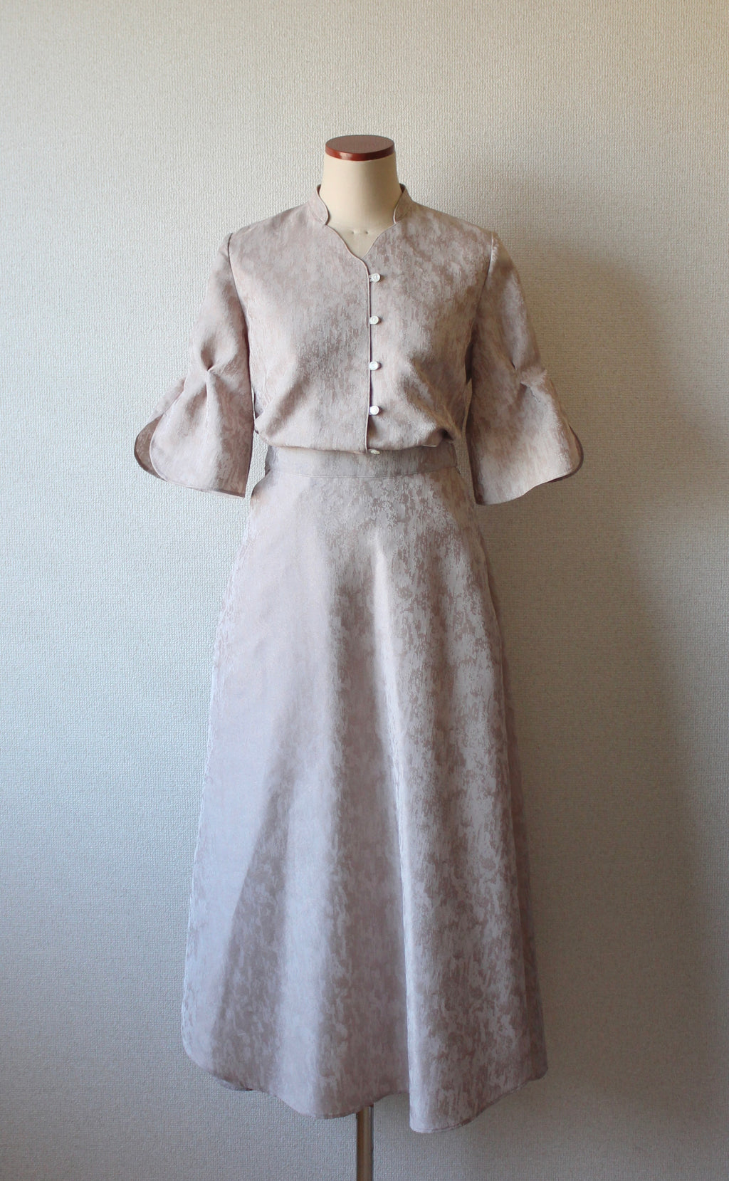 【遠隔試着】// fin sleeve blouse - milk tea -
