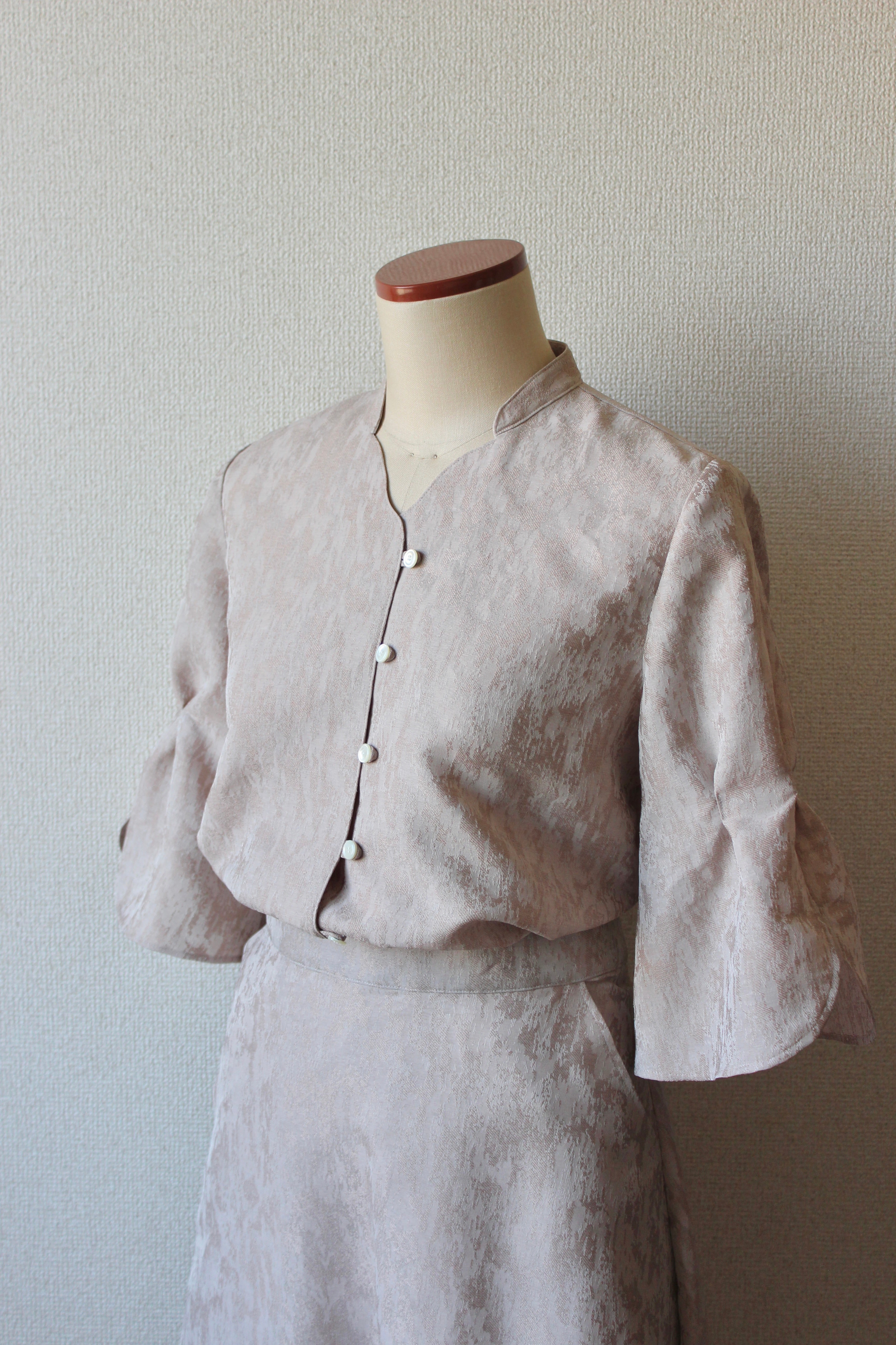 【遠隔試着】// fin sleeve blouse - milk tea -