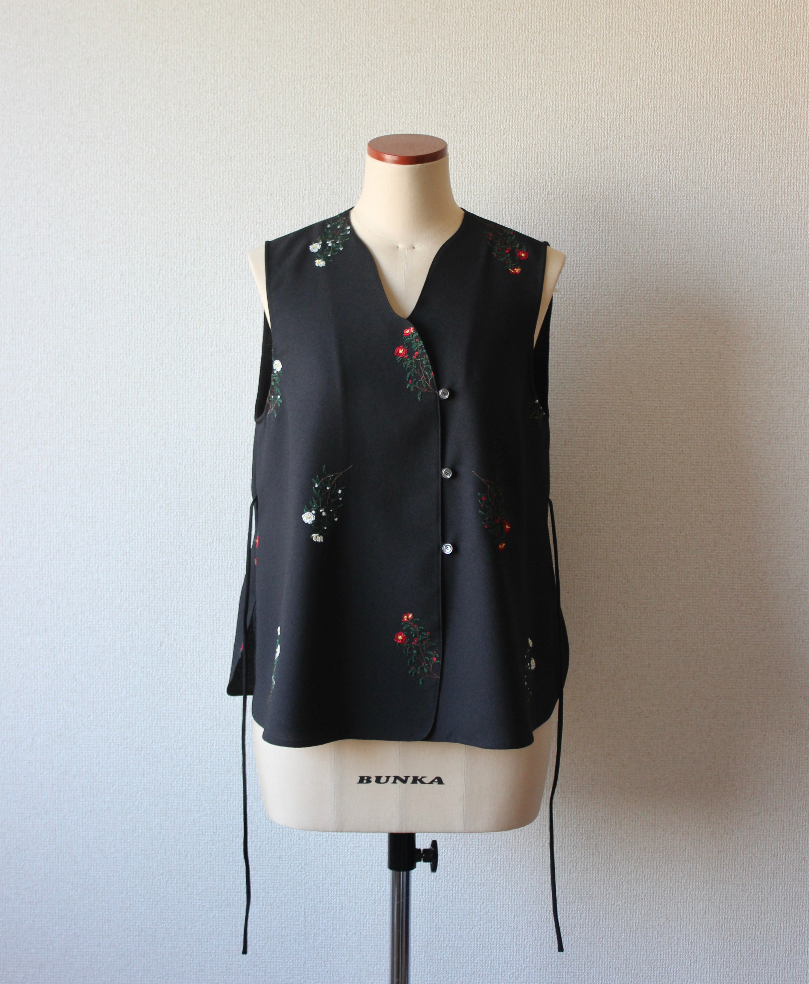 // wave neck vest - sazanka - 【10月中旬〜下旬お届け予定】