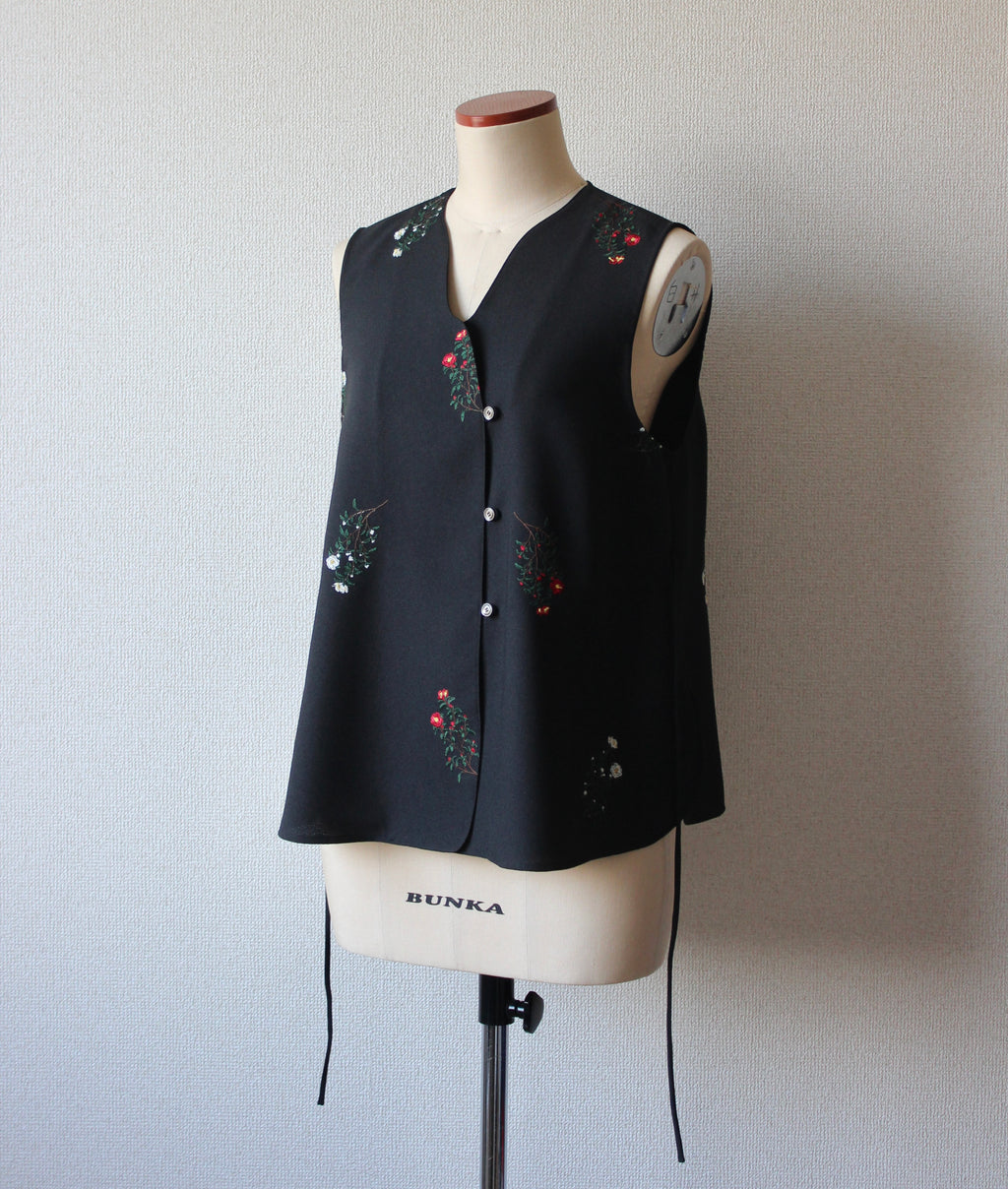 【遠隔試着】// wave neck vest - sazanka -