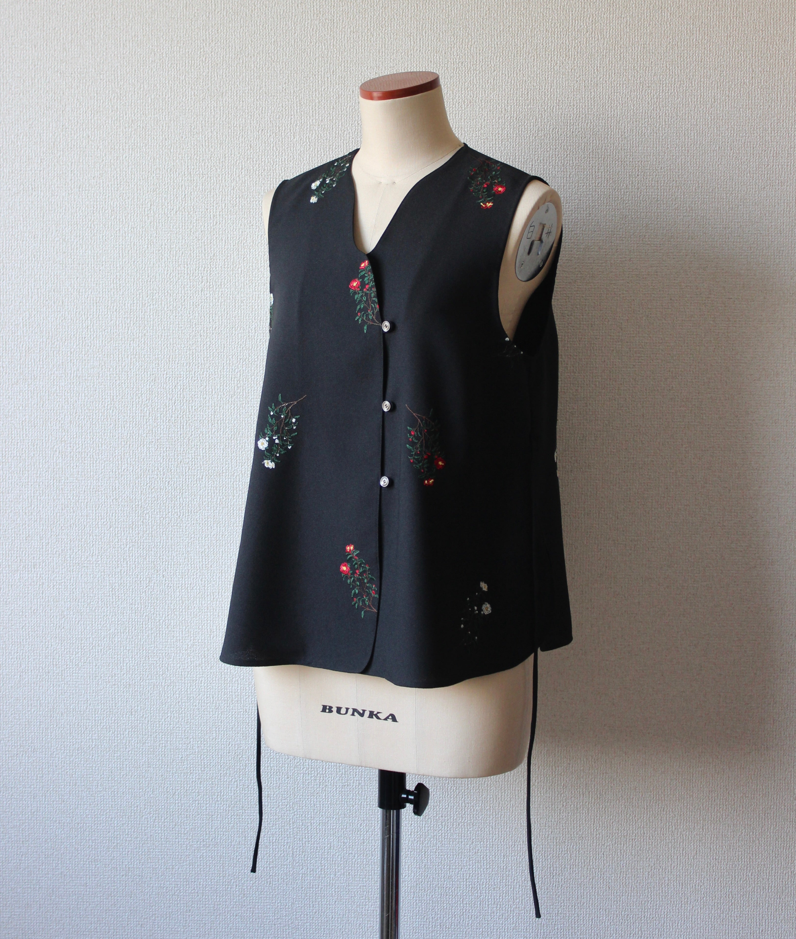 // wave neck vest - sazanka - 【10月中旬〜下旬お届け予定】