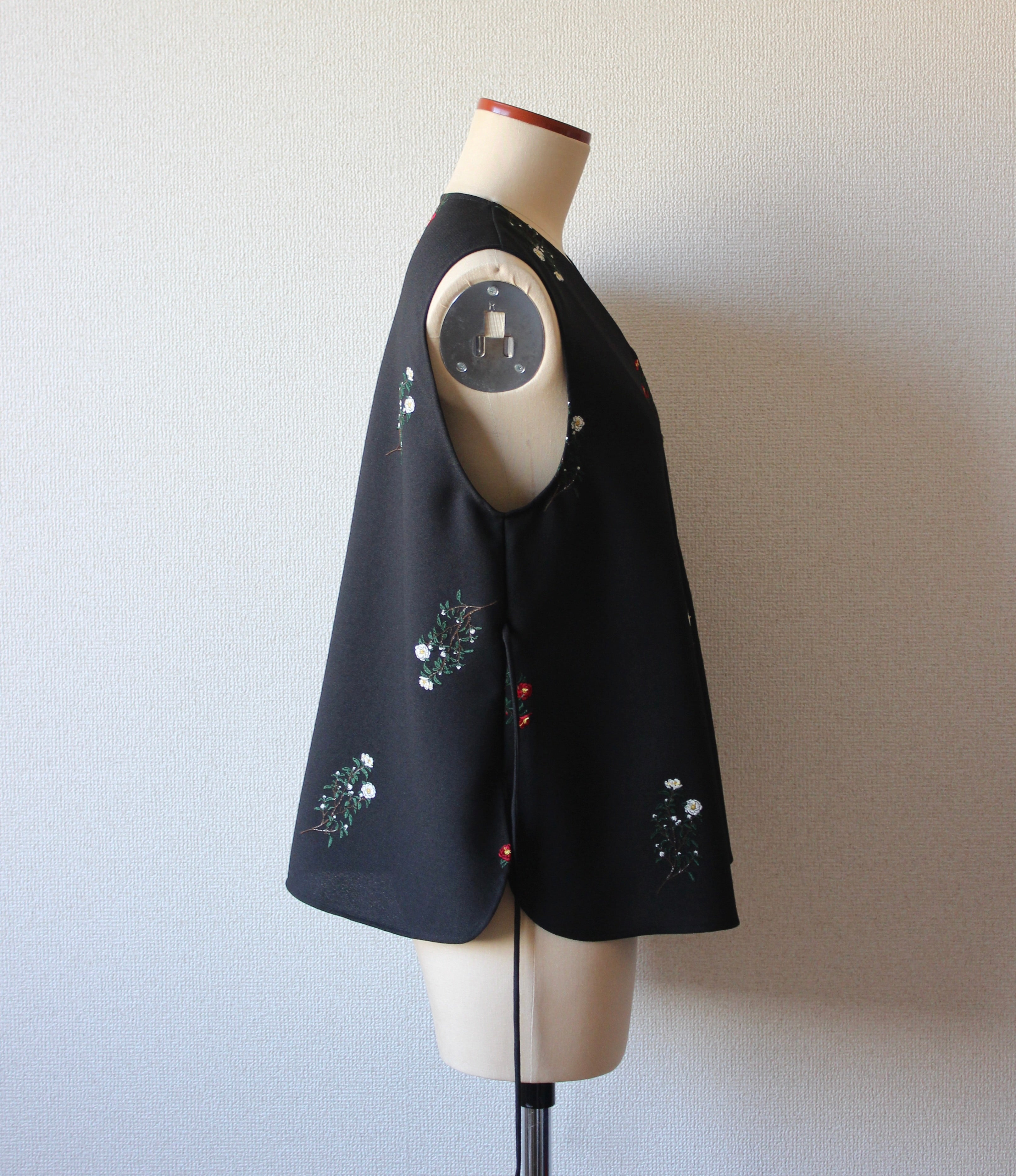 // wave neck vest - sazanka - 【10月中旬〜下旬お届け予定】