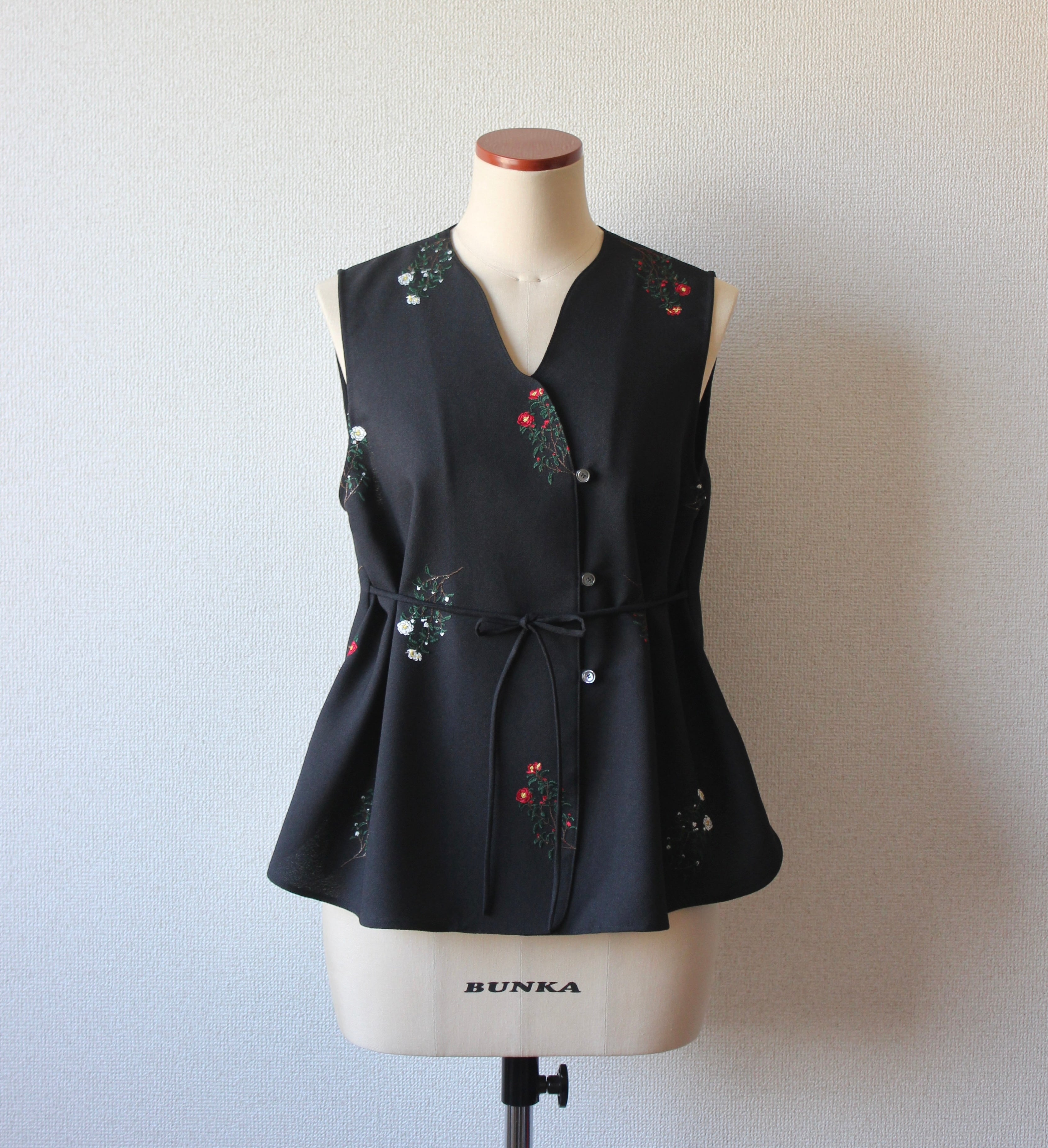 // wave neck vest - sazanka - 【10月中旬〜下旬お届け予定】