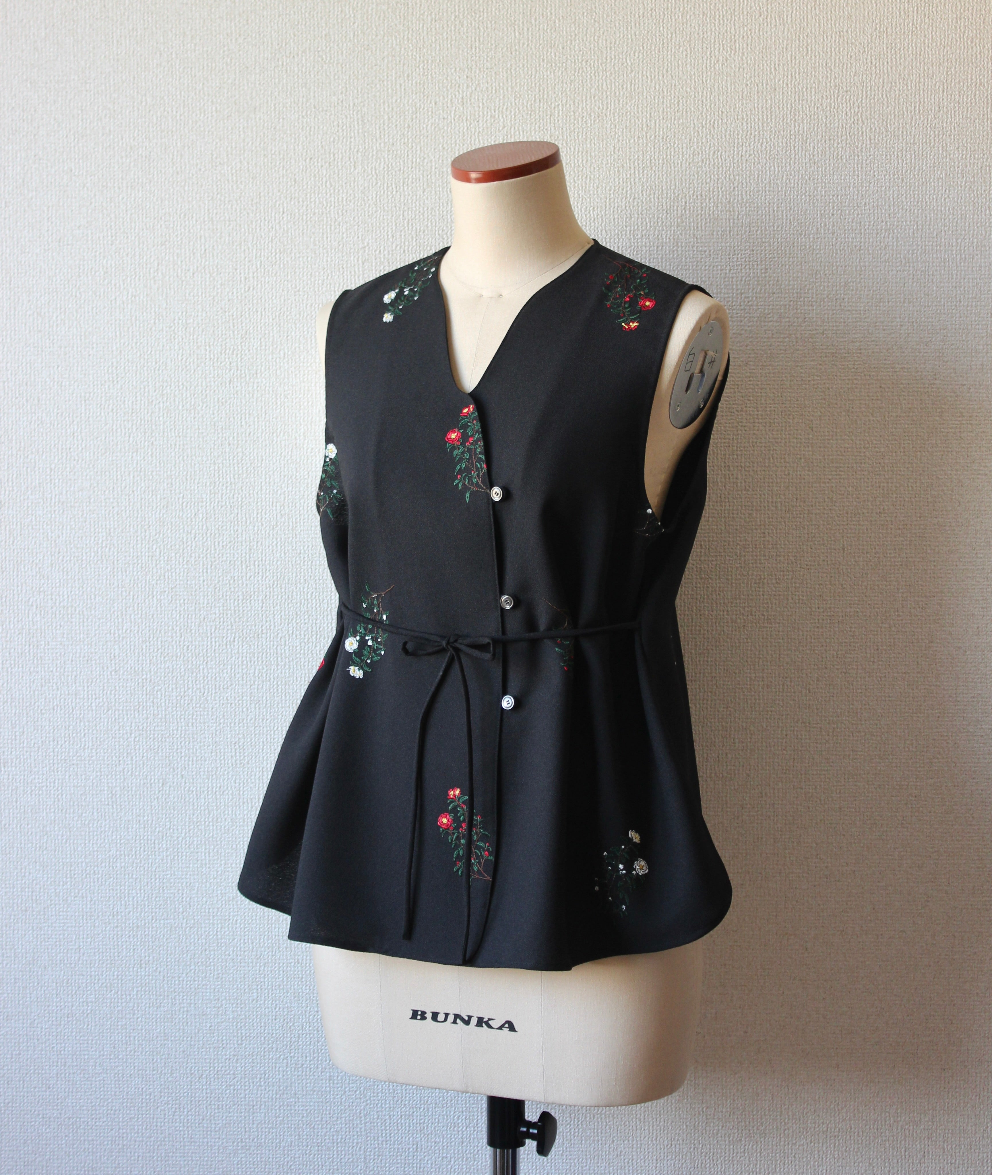 【遠隔試着】// wave neck vest - sazanka -
