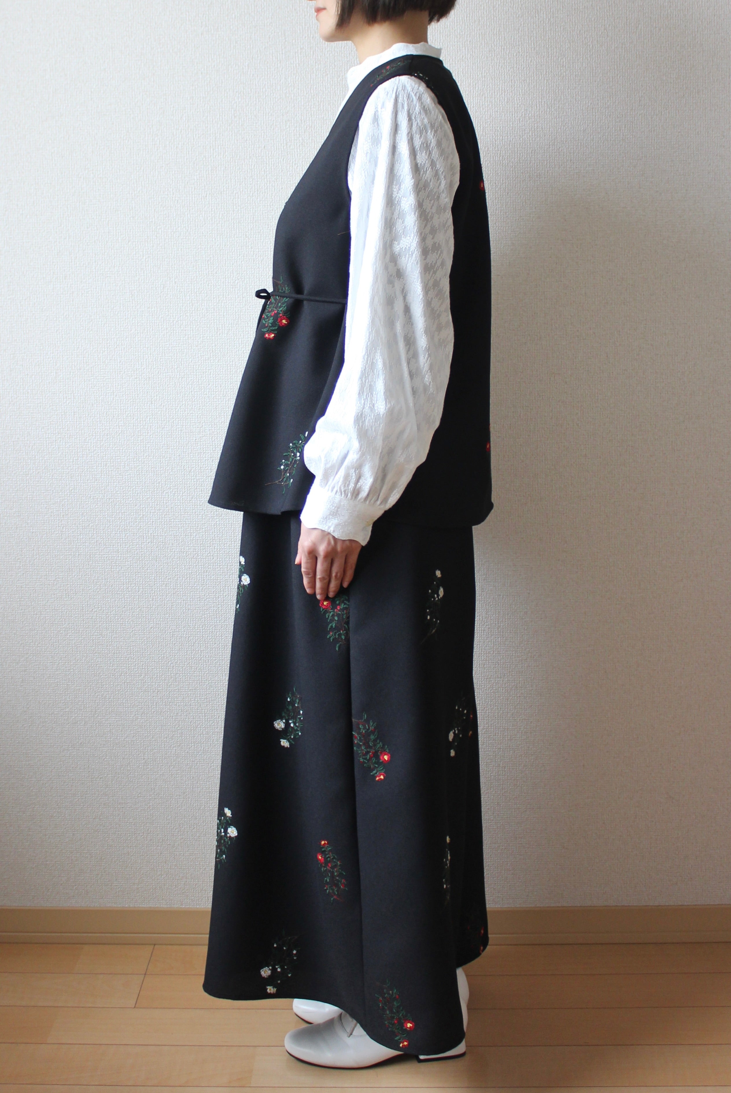 【遠隔試着】// wave neck vest - sazanka -
