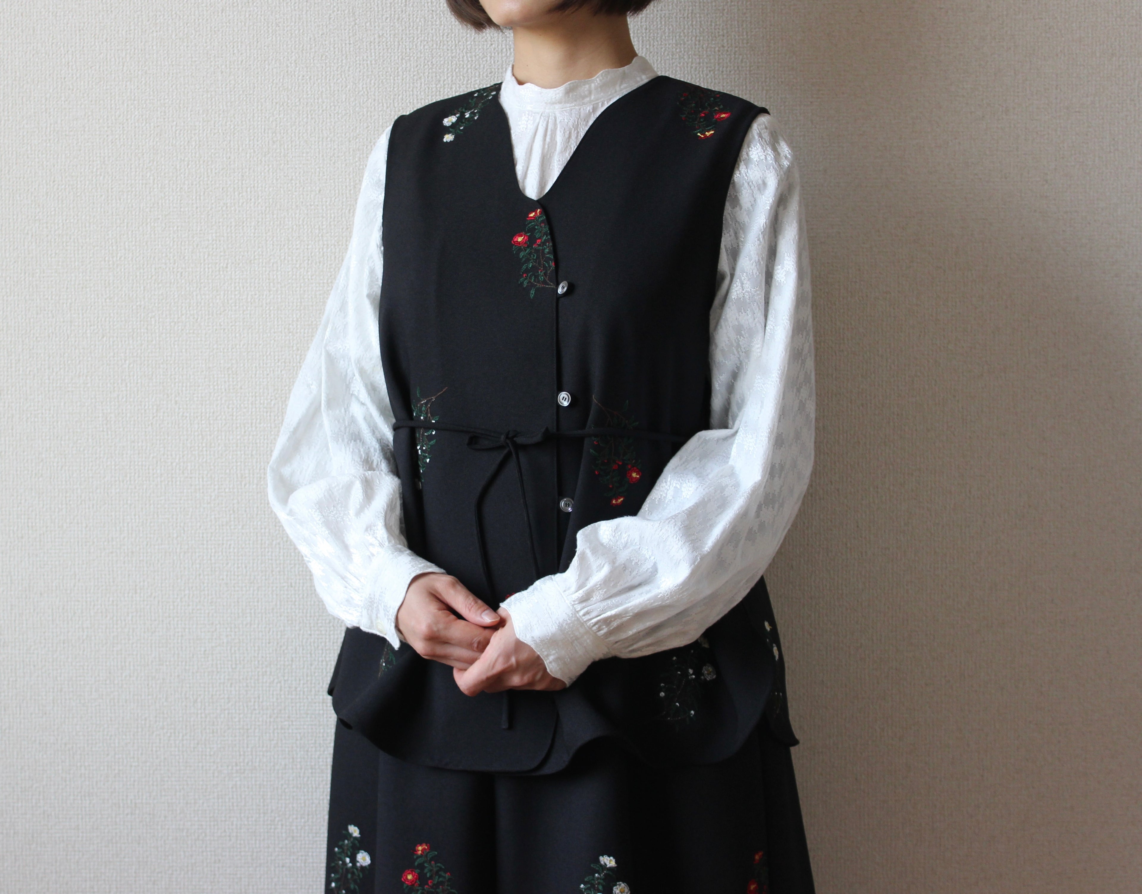 【遠隔試着】// wave neck vest - sazanka -
