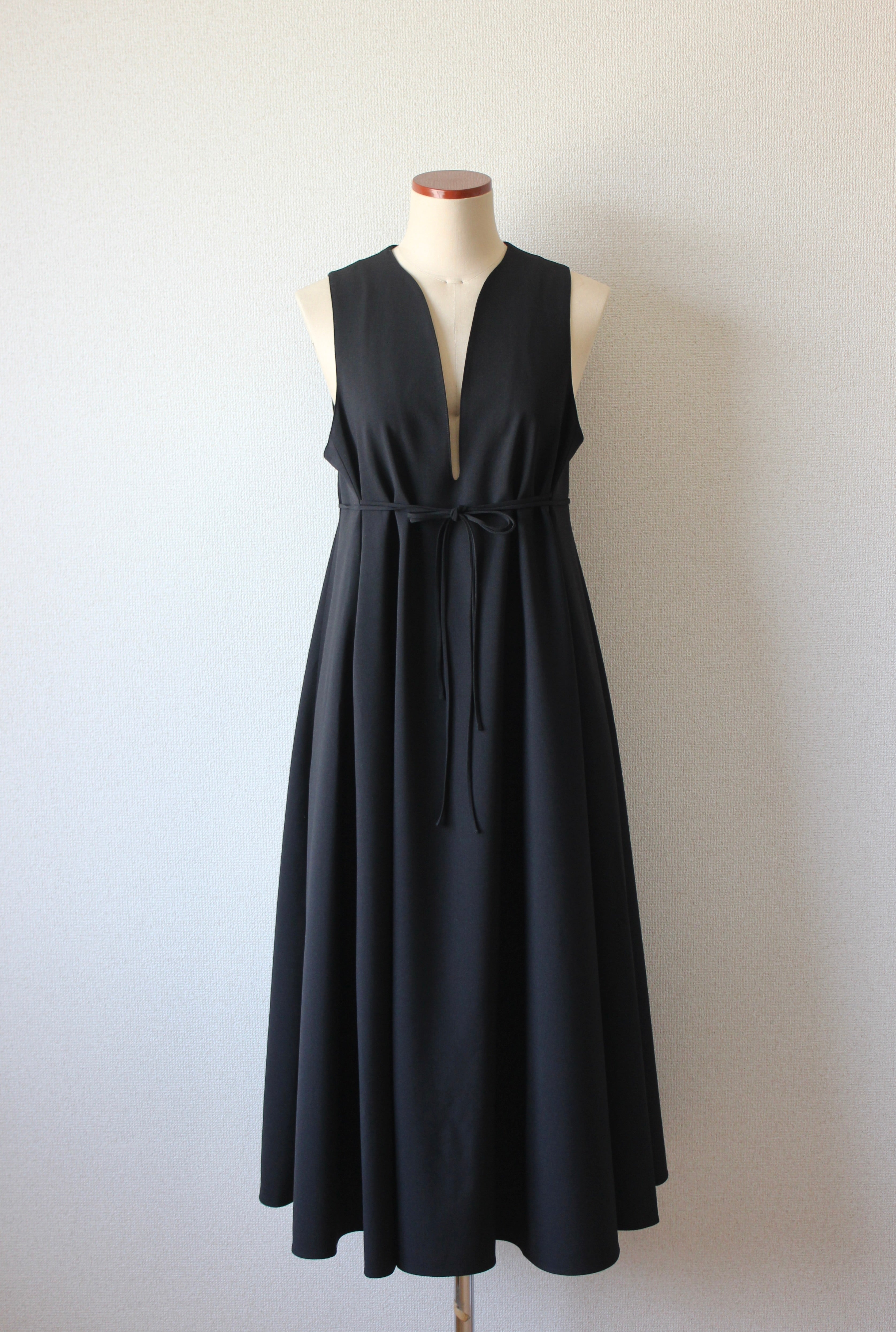 vase camisole dress - black - 【12月下旬〜1月中旬お届け予定】 – MAKUSA