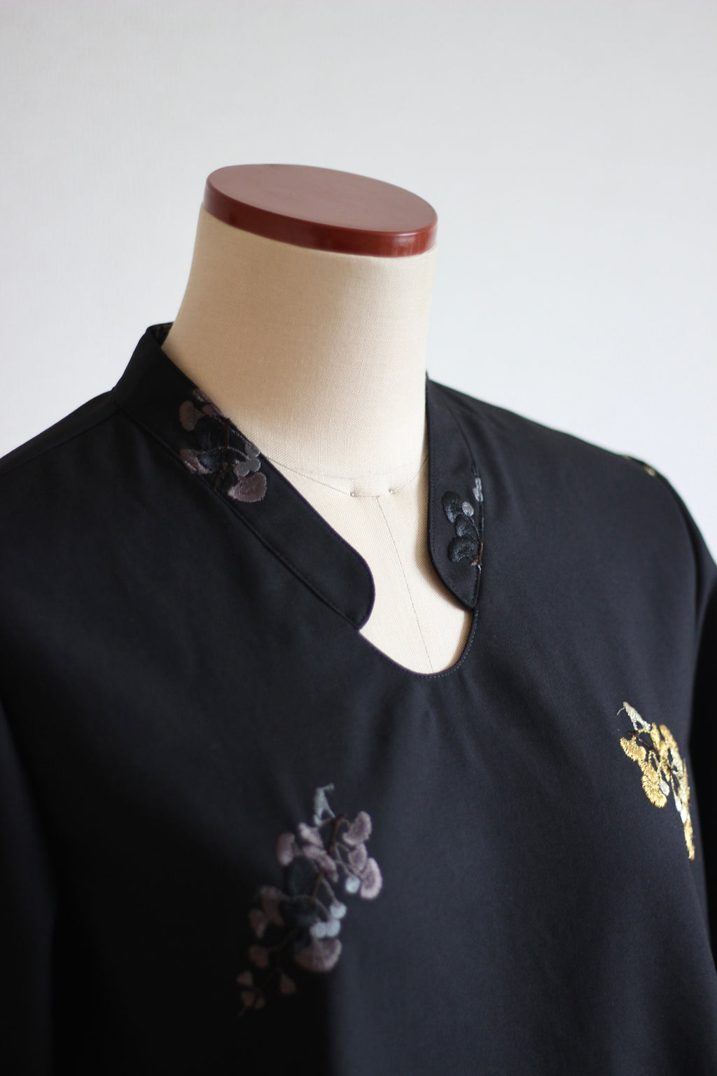 // ginkgo neck blouse - icho -【2月下旬〜3月下旬お届け予定】