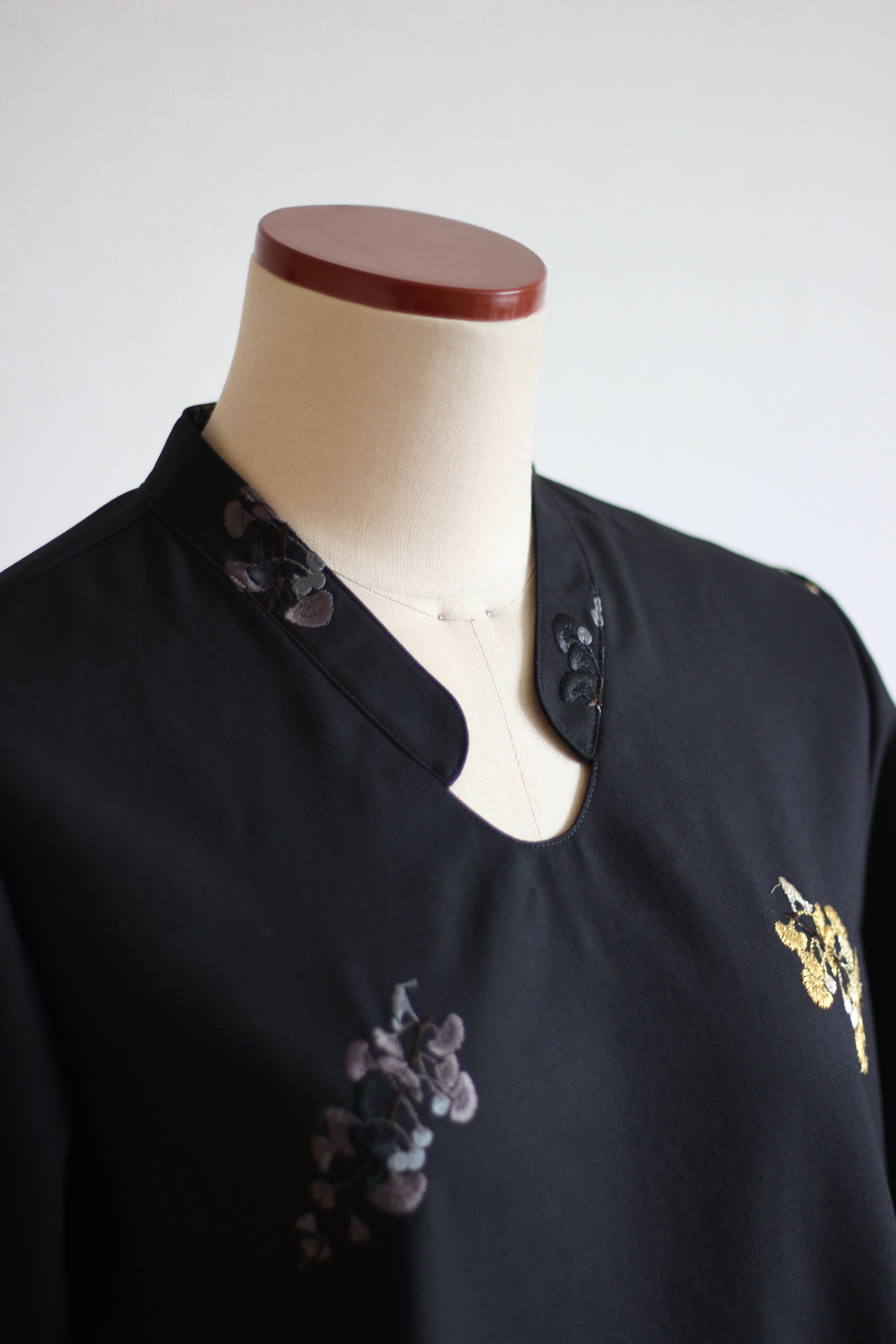 // ginkgo neck blouse - icho -【2月下旬〜3月下旬お届け予定】
