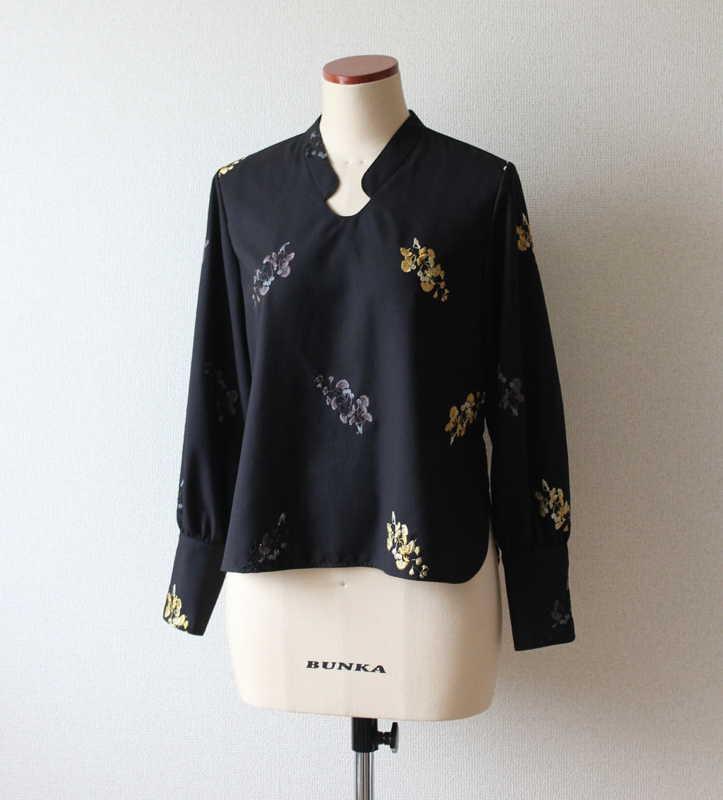 // ginkgo neck blouse - icho -【2月下旬〜3月下旬お届け予定】