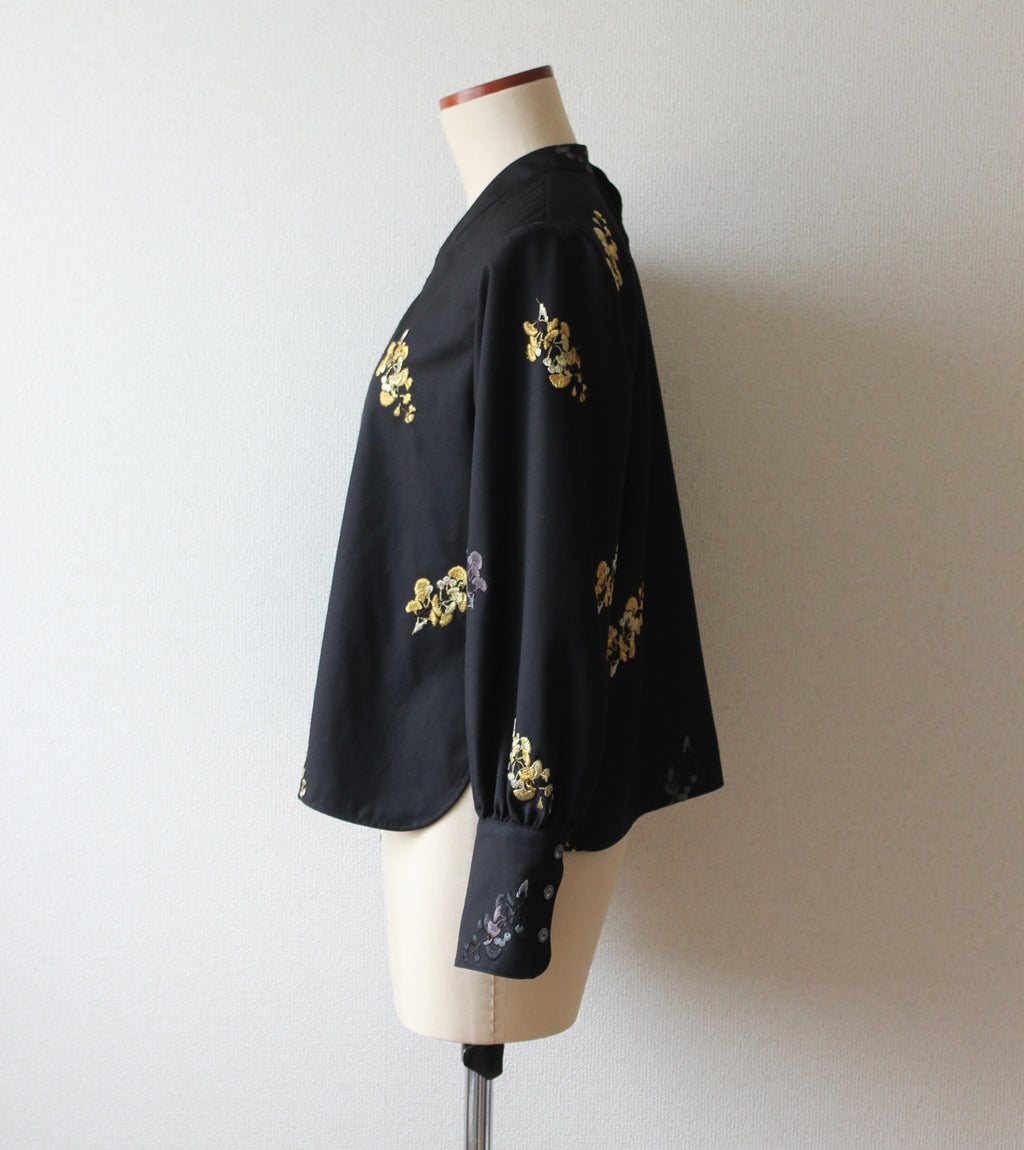 // ginkgo neck blouse - icho -【2月下旬〜3月下旬お届け予定】