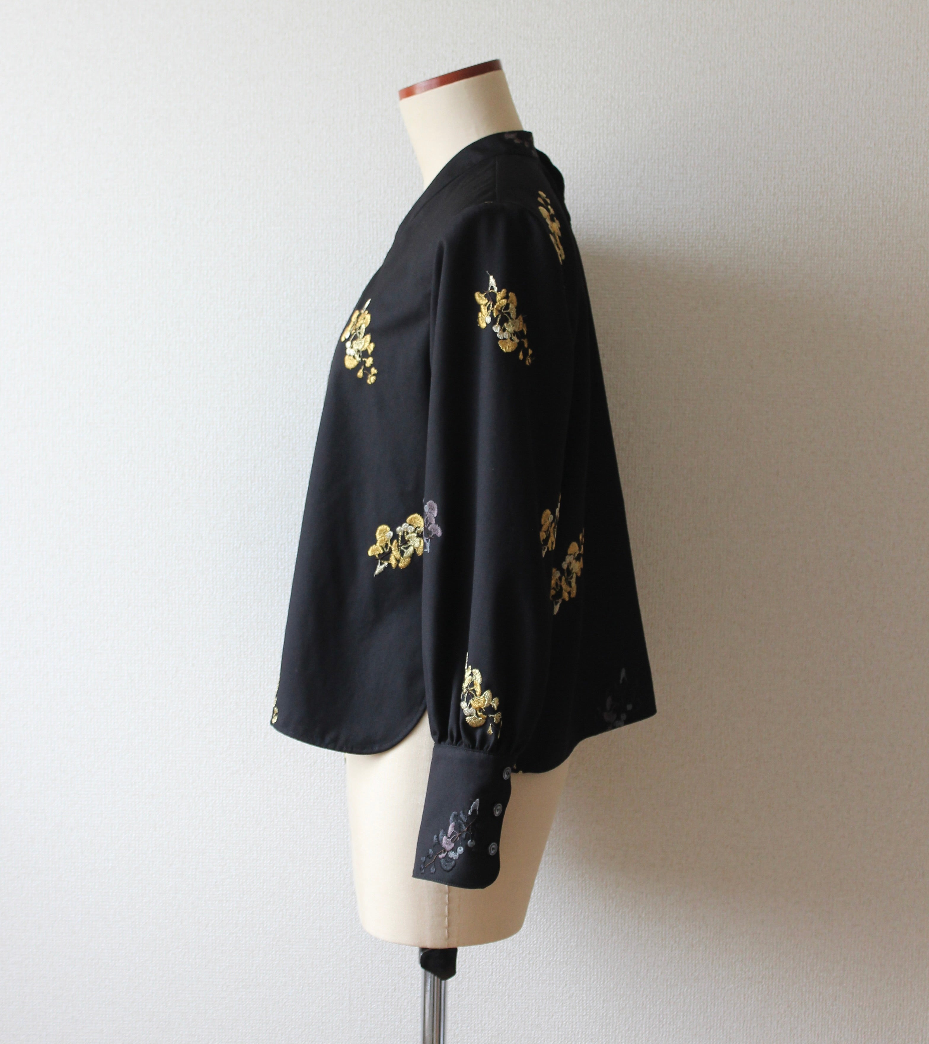 // ginkgo neck blouse - icho -【2月下旬〜3月下旬お届け予定】