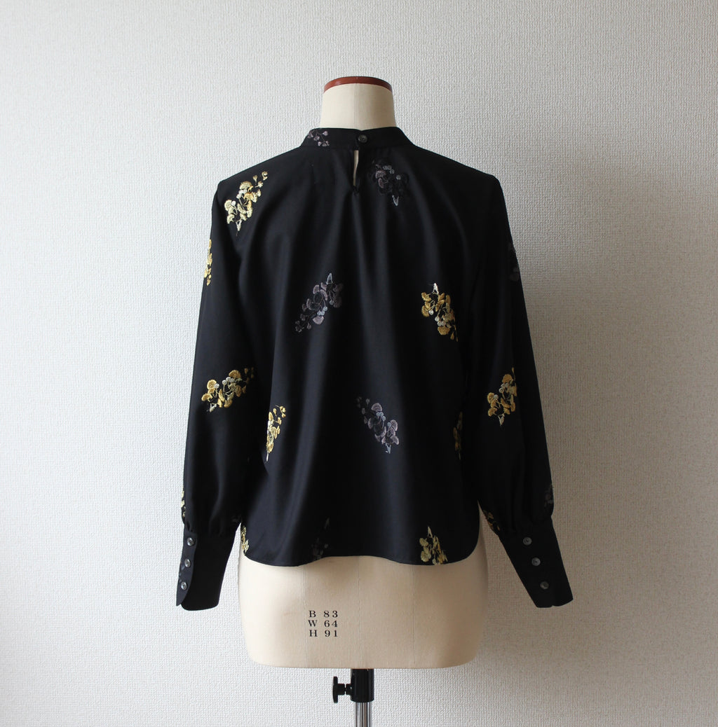 // ginkgo neck blouse - icho -【2月下旬〜3月下旬お届け予定】