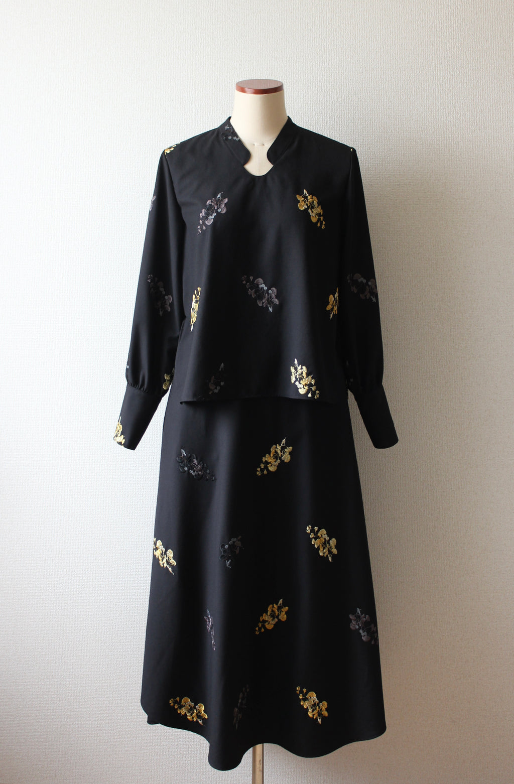 // ginkgo neck blouse - icho -【2月下旬〜3月下旬お届け予定】