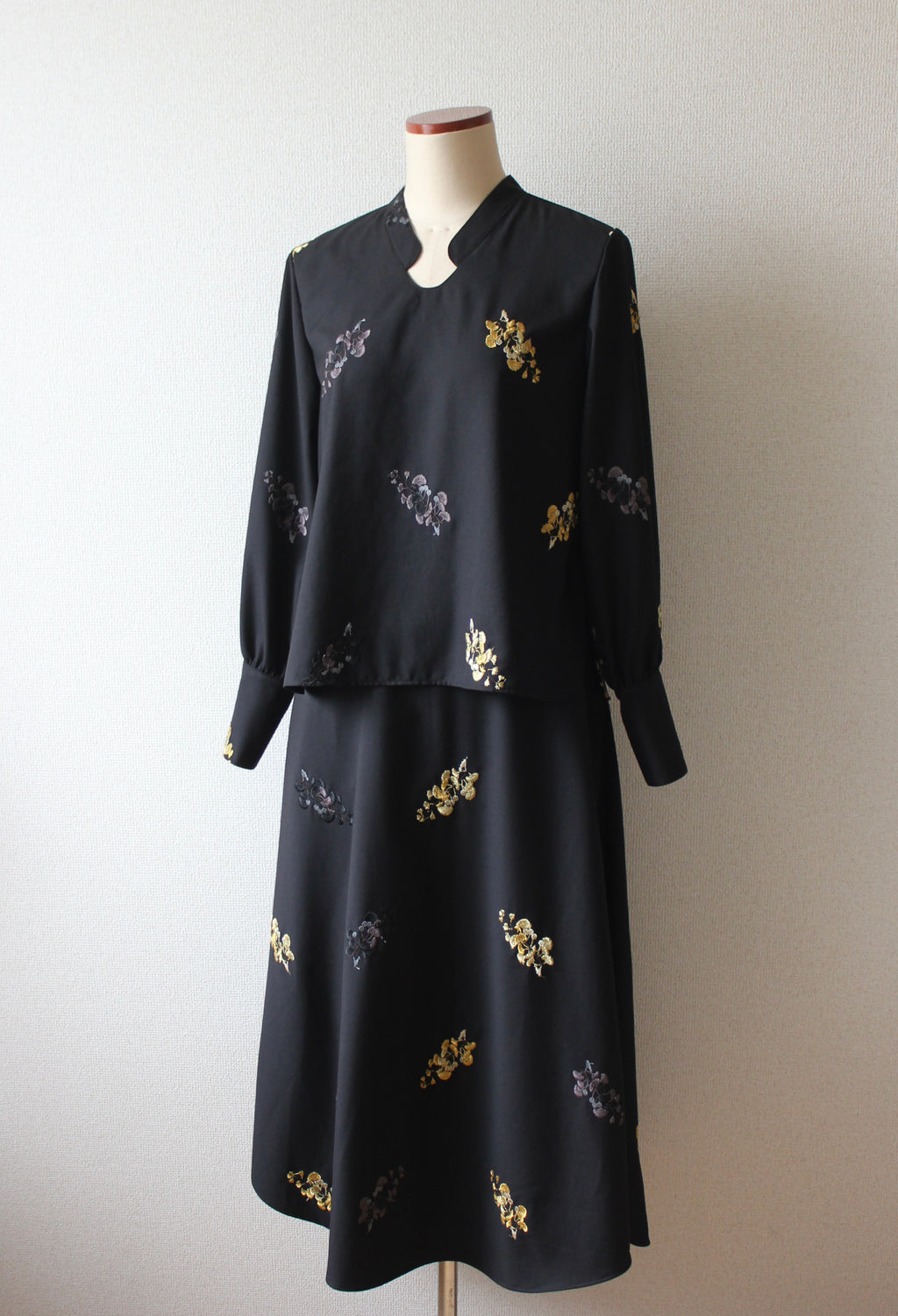 // ginkgo neck blouse - icho -【2月下旬〜3月下旬お届け予定】