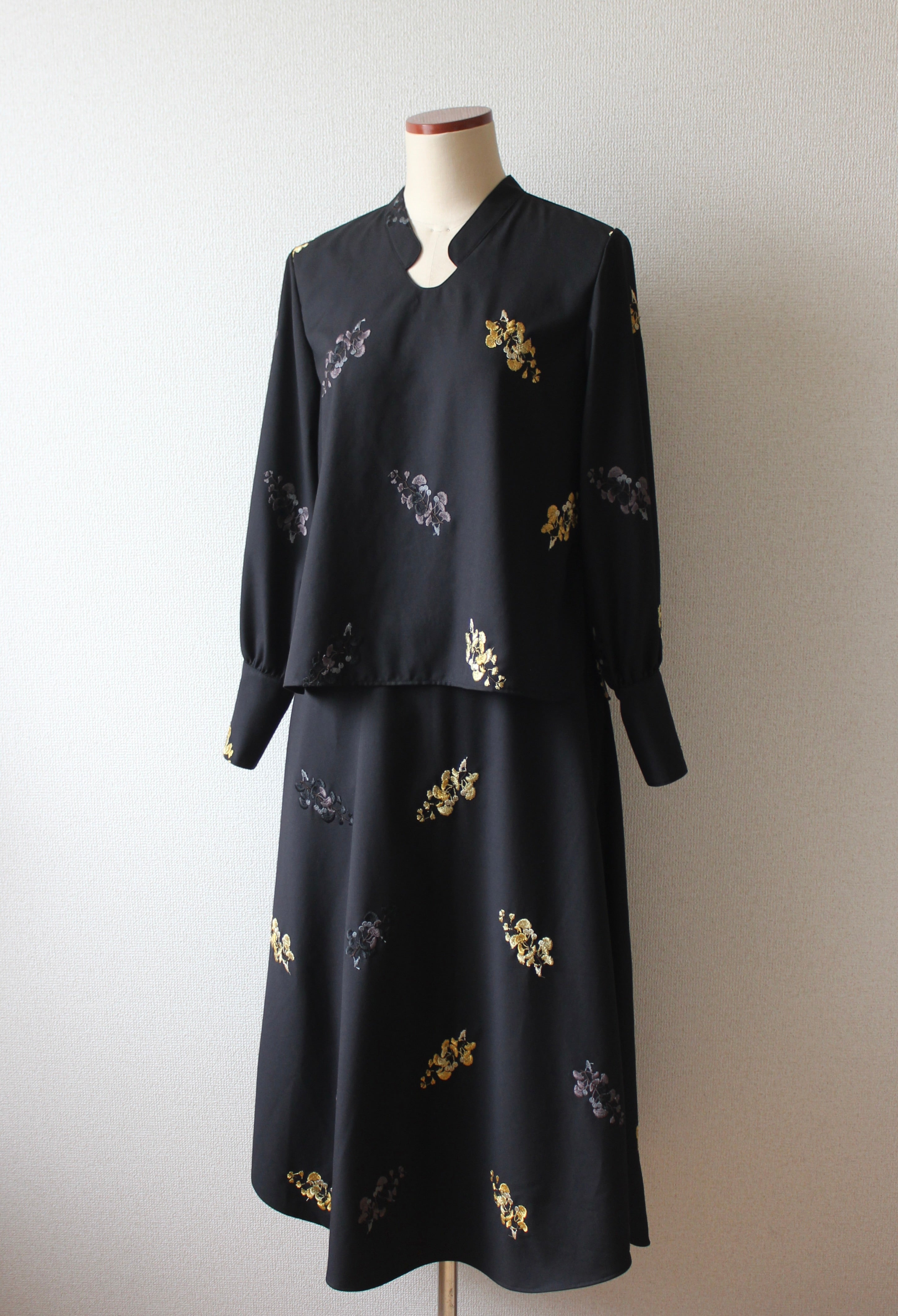 // ginkgo neck blouse - icho -【2月下旬〜3月下旬お届け予定】