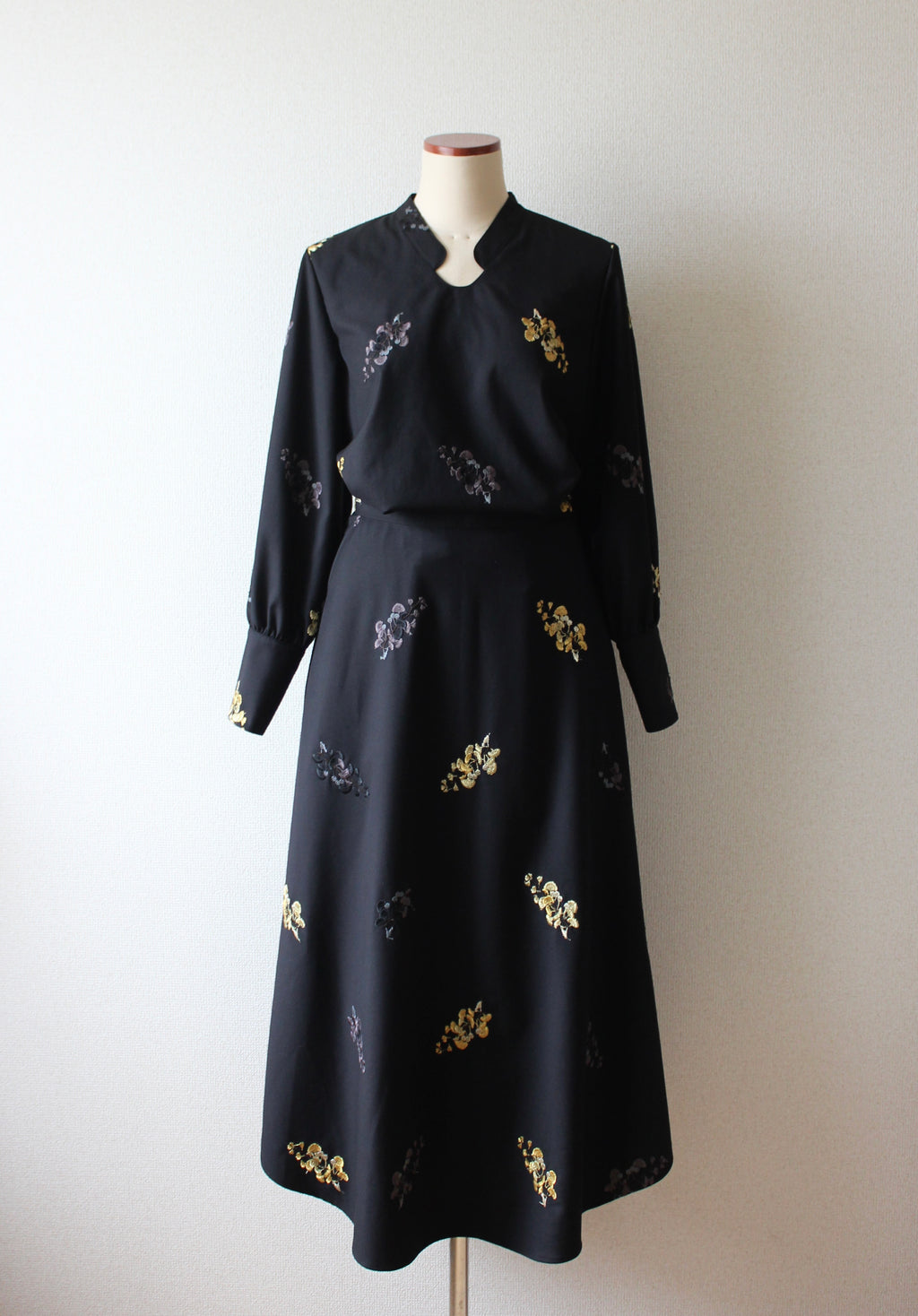 // ginkgo neck blouse - icho -【2月下旬〜3月下旬お届け予定】