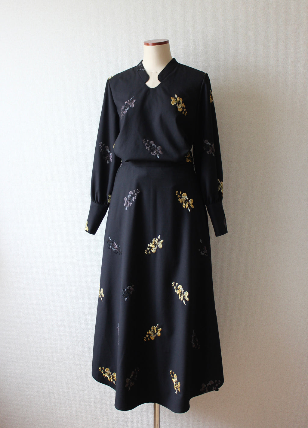 // ginkgo neck blouse - icho -【2月下旬〜3月下旬お届け予定】