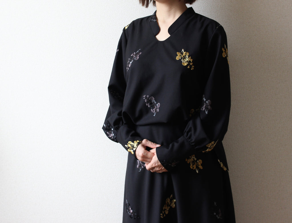 // ginkgo neck blouse - icho -【2月下旬〜3月下旬お届け予定】