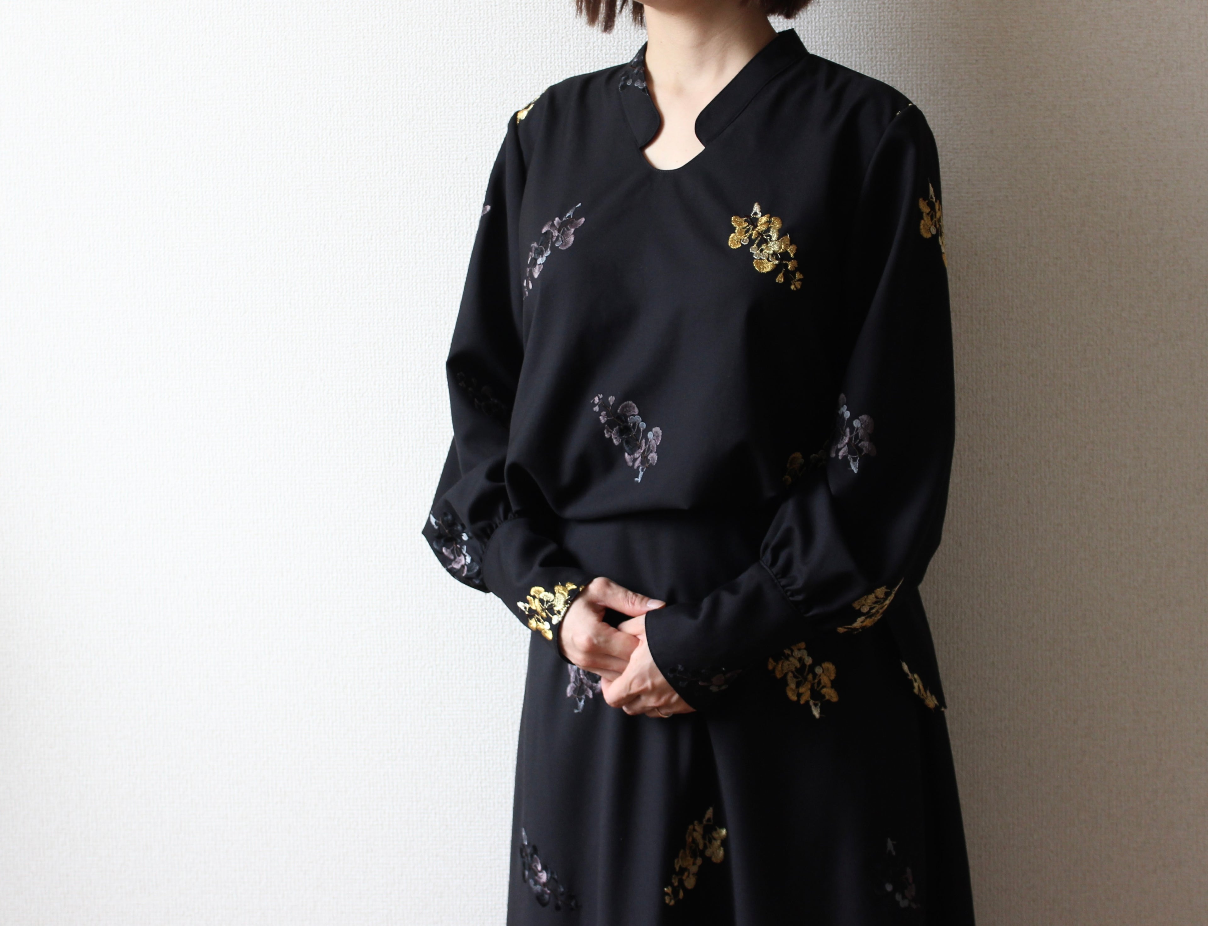 // ginkgo neck blouse - icho -【2月下旬〜3月下旬お届け予定】