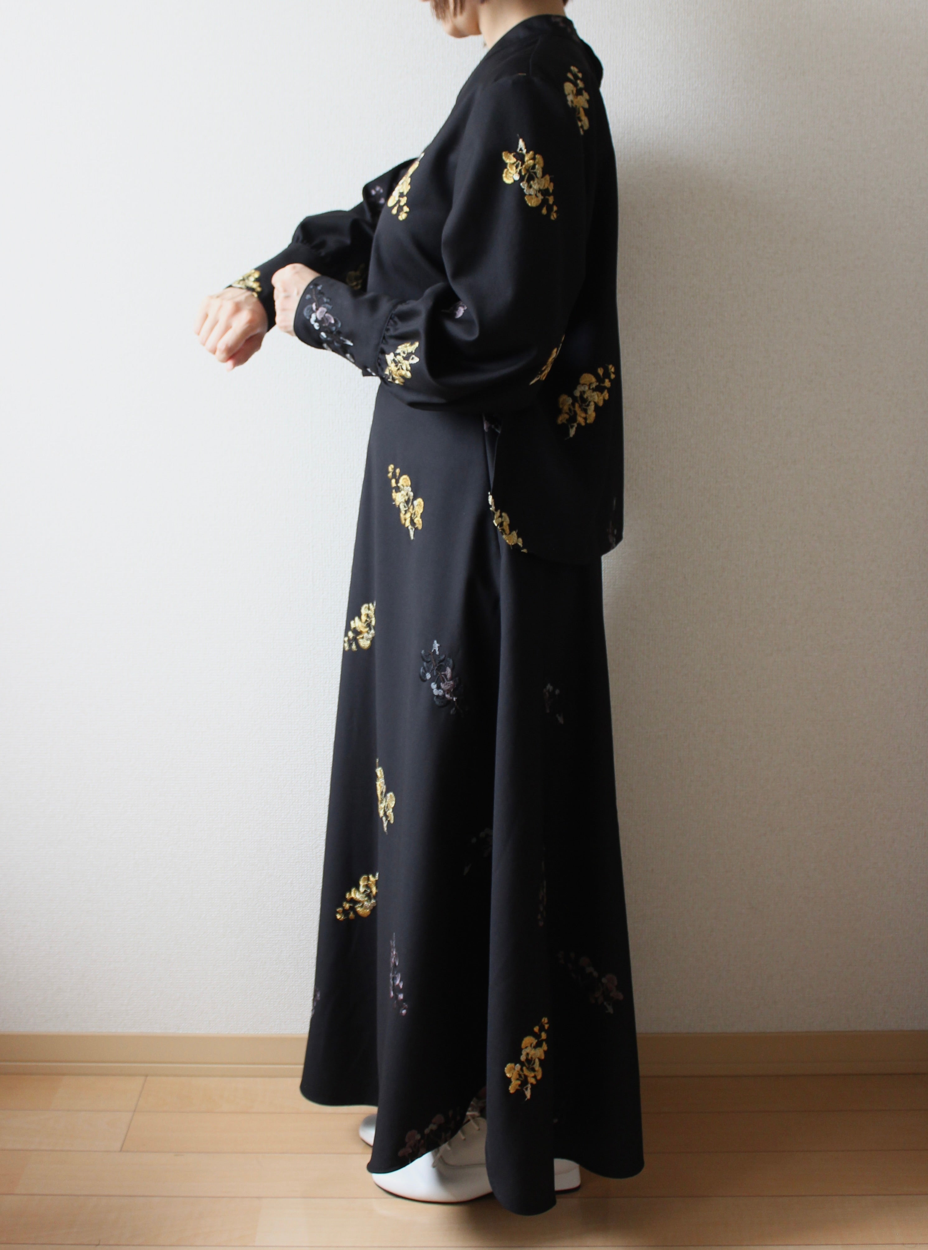 // ginkgo neck blouse - icho -【2月下旬〜3月下旬お届け予定】
