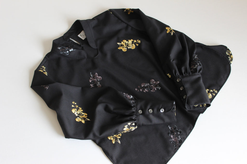 // ginkgo neck blouse - icho -【2月下旬〜3月下旬お届け予定】